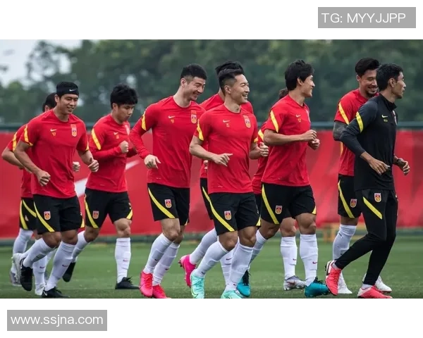 足球明星进攻绝招揭秘视频教你如何轻松突破防线与对手一决高下